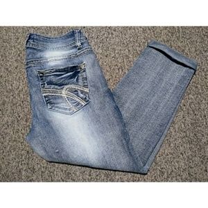 No Boundaries Capris Jeans